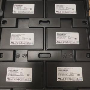 Disque SSD d'occasion HORNG SHING MZQL21T9HCJR-00B7C PM9A3 U.2 1.92T <span class=keywords><strong>B7C</strong></span> SATA 6 Gbps - Product Image 4