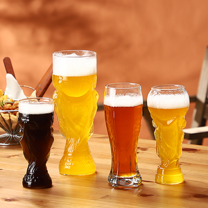 Vente en gros de chope de bière soufflée à la main avec logo personnalisé coupe de verre à vin de football mondial ensemble de verres à bière bon marché verre à bière Pilsner transparent artisanal - Product Image 4
