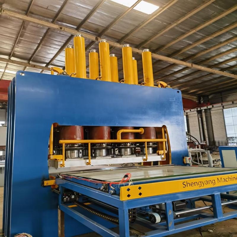 Машина для горячего прессования меламинового ламинирования с коротким циклом для хорошего качества, линия по производству панелей МДФ обеспечивает индивидуальную настройку