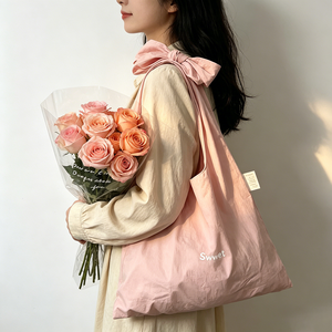 <span class=keywords><strong>Sac</strong></span> fourre-tout tendance en <span class=keywords><strong>coton</strong></span> biologique, pliable, brodé, avec nœud, bandoulière longue nouée, pour le shopping, le voyage et la plage - Product Image 3