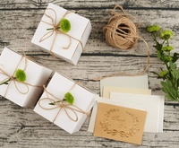 Kotak Hadiah Kubus Kertas Daur Ulang Ramah Lingkungan dengan Lapisan UV, Laminasi Matt, Lapisan Spons, Ukuran 10x10x10cm, Embossing, dan Glitter