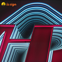 Mur de miroir mené d'infini décorent le logo fait sur commande d'enseigne au néon pour le pub et le magasin