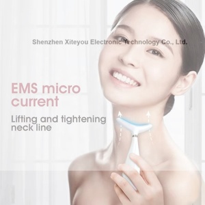 Masseur facial et cervical rechargeable au design élégant avec thérapie par la lumière, fonction chauffante et vibrante pour raffermir la peau - Product Image 4