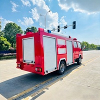 Camion-citerne à eau pour lutte contre les incendies Isuzu 2500L 3000L avec débit élevé de 1800 lpm, véhicule de réponse aux urgences durable