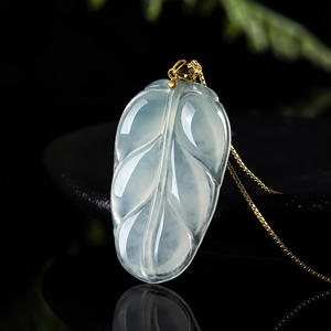 หยกธรรมชาติหยกขาวรูปใบไม้จี้ทอง 18K เครื่องประดับสตรีสไตล์จีนของขวัญพร้อมใบรับรองการประเมิน D583 - Product Image 1