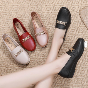 Smile Angel Mocasines de cuero genuino con punta redonda, zapatos planos sin cordones con decoración de hebilla de cadena, zapatos planos cómodos para todas las estaciones para mujer - Product Image 1