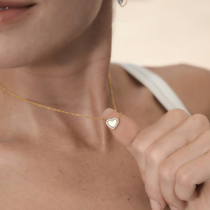 Collar con colgante de cristal en forma de corazón con incrustaciones de nácar y engaste de bisel para uso diario. - Product Image 3