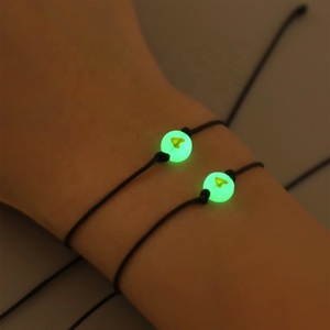 Neue Mode-Schmuckstücke Pinky Promise Botschaftskarte Freundschafts-Leuchtarmband mit Leuchtenden Herzperlen - Product Image 2