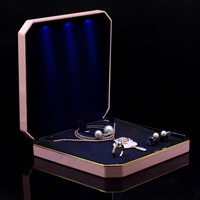 Boîte d'emballage personnalisée en cuir PU de luxe pour bague, bague de couple, pendentif, boucles d'oreilles, bracelet, chaîne, collier