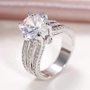 Anello di Lusso con Pavé per Donne, Elegante Gioiello da Dito alla Moda - Product Image 5