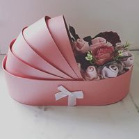 Caja de regalo personalizable para bebé Cartón rígido con protección UV Logotipo Lámina en forma de cuna Diseño irregular Artesanía Uso industrial