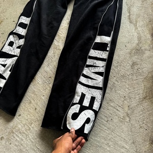 Pantalons de survêtement sportifs surdimensionnés en coton de haute qualité pour hommes, avec impression de logo personnalisé et fermeture éclair latérale, style streetwear - Product Image 4