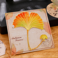 Marque-page en métal émaillé ajouré, motif feuille d'érable et de ginkgo dorés, thème automne, avec chaîne, cadeau pour les amateurs de lecture