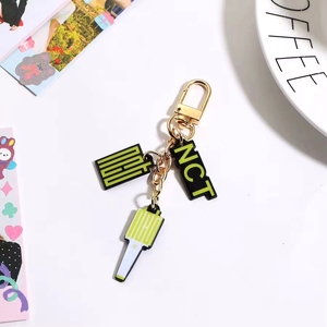 2026 케이팝 스트레이 키즈 트와이스 에이티즈 방탄소년단 잇지 PVC 패션 방수 라이트 스틱 키체인 - Product Image 2