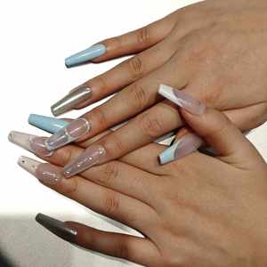 Ongles press-on tendance Muhaha, <span class=keywords><strong>bleu</strong></span> clair, ornés de strass, forme cercueil - Product Image 2
