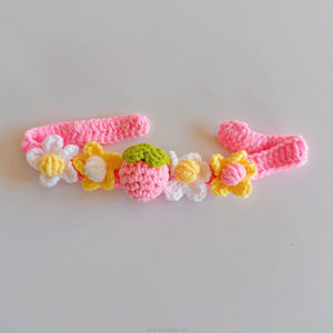 Venta al por mayor de lindos sombreros de ganchillo con flores para mascotas, perros y gatos, collares de flores de ganchillo hechos a mano, artesanía de punto. - Product Image 3