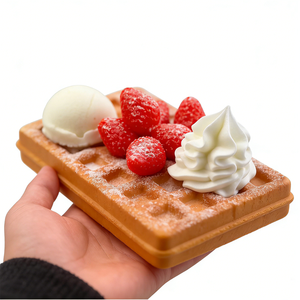 Figura Decorativa de Waffle de Fresa Realista y Ecológica, con Patrón de Corazón, Estilo Belga, Decoración Estética con Crema de Fresas Frescas - Product Image 1