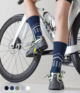 Chaussettes de football Coolmax pour hommes et femmes Logo personnalisé Crew Compression Impression numérique Chaussettes de sport d'été en coton avec coussin - Product Image 4