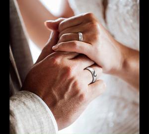 Perhiasan Hari Valentine Ukiran Khusus   Cincin Pasangan Set Pria dan Wanita Dua Buah Cincin Titanium Janji Cinta Cincin Kawin - Product Image 3