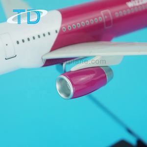 โมเดลเครื่องบิน Wizz <span class=keywords><strong>A321</strong></span> Acale ขนาด 1/100 ความยาว 31 ซม. ทำจากเรซิ่น ตกแต่งได้ตามต้องการ - Product Image 5