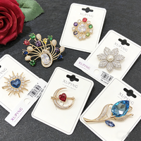 Broches XUPING en gros pour cadeaux de mariage, accessoires de mode papillon, fleur, perle, grande épingle, broches animales pour femmes