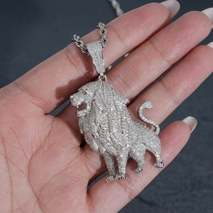 Colgante de Moissanita con Diseño de León, Plata 925, Micro Pavé, Corte Brillante Redondo, Unisex, Amuleto de Lujo con Temática Animal para Uso Diario - Product Image 4