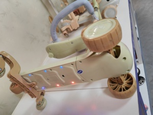 Tricycle multifonctionnel de luxe 6-en-1 pour enfants avec barre de poussée, trottinette à 3 roues pour garçons et filles de 2 à 12 ans - Product Image 6