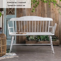 Tables, chaises, fauteuils, bancs et appuis-dos de style nordique en fer forgé pour balcon et jardin, créés par des artisans.
