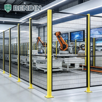 Clôture de sécurité pour machines en acier à faible teneur en carbone avec panneaux thermolaqués pour cellules de travail robotisées et configurations de protection industrielle adaptables