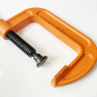 Pince en G robuste en acier au carbone de qualité industrielle avec poignée en bois pour le travail du bois et la sculpture sur pierre, OEM/ODM disponible