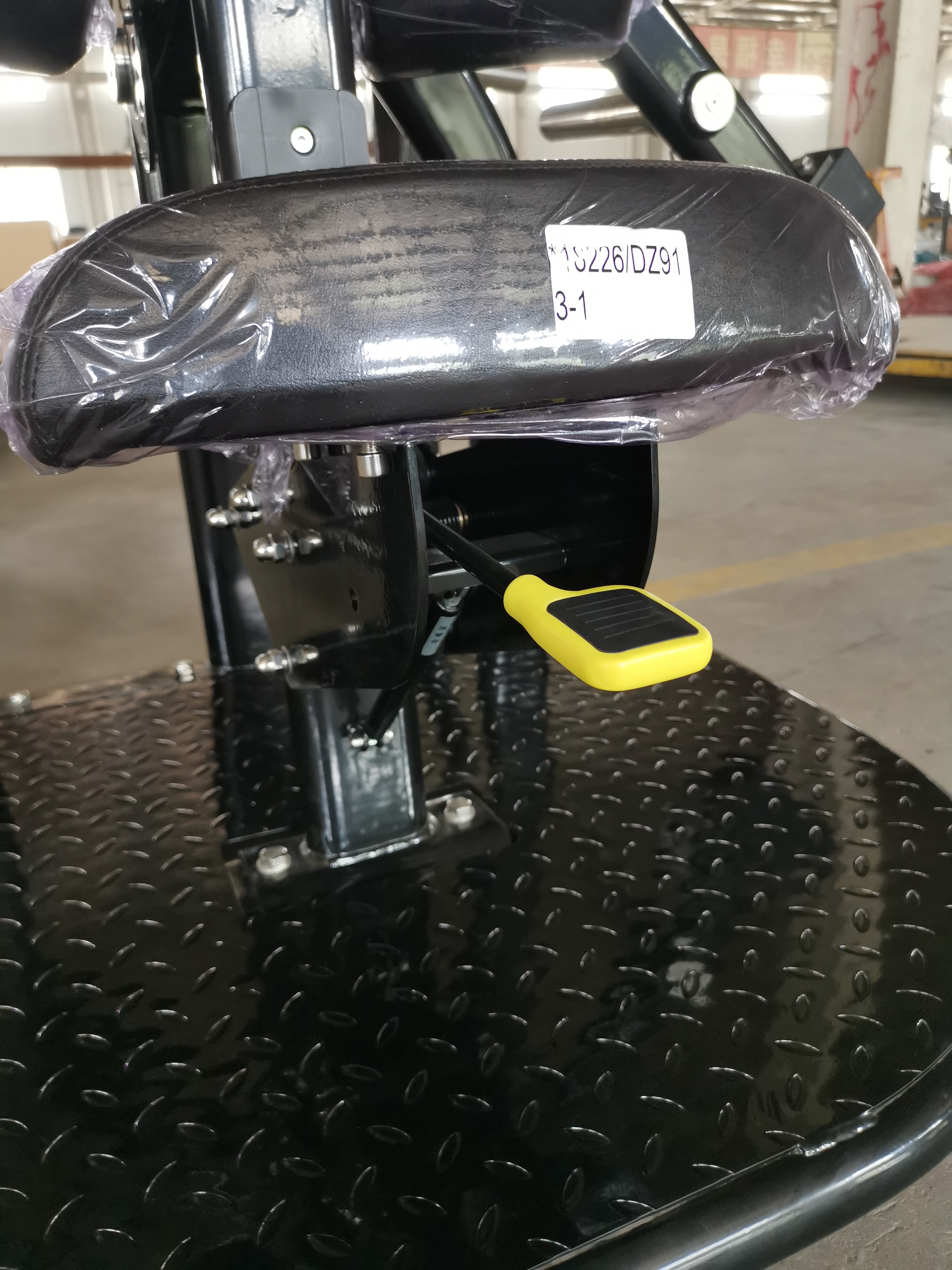 NEW TECH PLUSX ジム機器 プレートローディング DZ91 ラットプルダウン