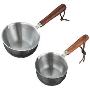 หม้อเทน้ำมันสแตนเลส 304 ขนาดเล็ก 300 มล. ด้ามจับไม้ ทนความร้อน สำหรับน้ำมันร้อน - Product Image 5