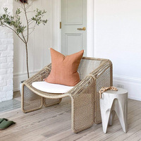 Ensemble de salon de jardin en rotin avec table basse, design moderne et simple, résistant à l'eau et aux UV, pour balcon, jardin, cour, villa, hôtel