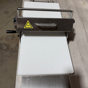 Machine <span class=keywords><strong>à</strong></span> <span class=keywords><strong>pâte</strong></span> électrique pliable de bureau, source directe fabricant, pour la formation de feuilles de <span class=keywords><strong>pâte</strong></span> <span class=keywords><strong>feuilletée</strong></span> et de fonds de tartelettes aux œufs - Product Image 2