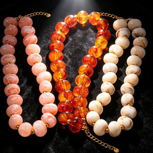 Collar <span class=keywords><strong>de</strong></span> Gargantilla Vintage para Mujer con Cuentas, Resina Ámbar, <span class=keywords><strong>Acero</strong></span> Inoxidable y <span class=keywords><strong>Cadena</strong></span> <span class=keywords><strong>de</strong></span> Eslabones <span class=keywords><strong>Bañada</strong></span> <span class=keywords><strong>en</strong></span> <span class=keywords><strong>Oro</strong></span> <span class=keywords><strong>de</strong></span> 18K, Ideal para Regalos <span class=keywords><strong>de</strong></span> Fiesta - Product Image 2