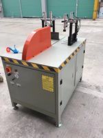 Traduction OUWO 90 °   Scie à découper, longueur de coupe maximale 300 mm, assemblage rapide et expédition immédiate, machines pour la fabrication de fenêtres et de portes