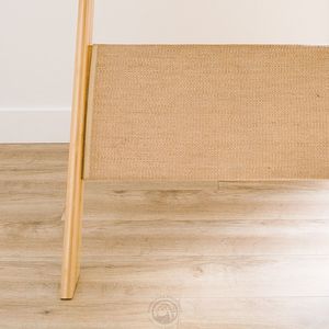Étagère à chat moderne en bambou, à deux niveaux, surélevée, avec bol en céramique, tapis doux, grattoir en jute pour usage intérieur - Product Image 6