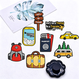 Breloques de chaussures en PVC souple à thème voyage de dessin animé, <span class=keywords><strong>pour</strong></span> décoration de sabots, à personnaliser (DIY), motifs avion, globe, valise, camping-car, <span class=keywords><strong>pour</strong></span> les passionnés de voyage - Product Image 3