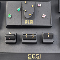 Présentoir de bijoux pour piercing luxe haut de gamme personnalisé mannequin d'oreille avec cheveux Présentoir pour bijoux en cuir pour piercing support pour ensemble