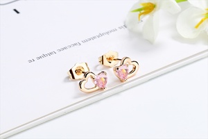 Célèbre <span class=keywords><strong>or</strong></span> laminé 18 carats vente en gros de bijoux <span class=keywords><strong>Piercing</strong></span> en forme de coeur Huggies boucles d'oreilles zircon cubique pour les femmes - Product Image 2
