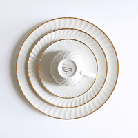 Service de table en céramique de luxe à bord doré, assiettes, bols, soupières et cuillères en porcelaine blanche, gamme professionnelle pour la restauration