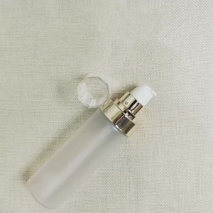 Trong suốt sương giá Pet nhựa phun Lotion Toner chai với nắp vàng <span class=keywords><strong>100ml</strong></span> 120ml 150ml 200ml Kích thước có sẵn - Product Image 5