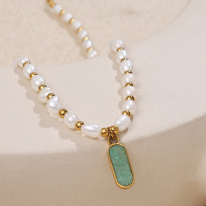 สร้อยคอมุกน้ำจืด จี้ชุบทอง เกรด AA สำหรับใส่ทุกวัน ดีไซน์แบบฝังขอบ รูปทรงไม่สม่ำเสมอ - Product Image 2