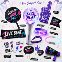 Ensemble de marchandises personnalisées pour festival : t-shirt, sweat-shirt, sac fourre-tout, bracelet, porte-clés pour événements musicaux, fêtes et souvenirs pour fans.