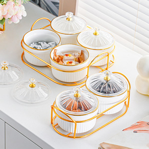 Plateau à fruits en céramique avec bord doré et compartiments, avec couvercles, pour servir des collations et des bonbons sur la table basse - Product Image 1