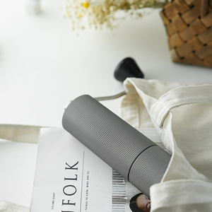 Moulin à café manuel portable, mini moulin à expresso classique à grande capacité pour usage domestique, corps en alliage d'aluminium, meule en acier inoxydable 420 - Product Image 4