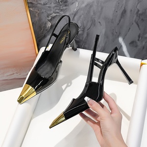 Sandalias de tacón abierto con diadema para mujer, nueva colección primavera-verano 2026, estilo francés sexy con punta en pico y tacones metálicos de 7-9 cm - Product Image 3