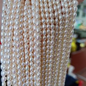 อุปกรณ์ทำเครื่องประดับมุกทำมือ มุกน้ำจืดสีขาว ขนาด 4-5 มม. รูปทรงตามมาตรฐาน มีประกายเงา  ตำหนิเล็กน้อย  แบบกึ่งสำเร็จรูป  ขายเป็นเมตร - Product Image 2