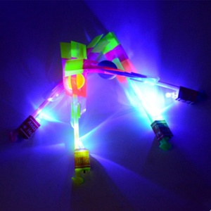 Catapulta Luminosa LED de Plástico de Alta Calidad para Exteriores, con Luz Azul, Banda Elástica de Goma, Juguete Volador para Niños, Regalo - Product Image 5