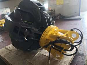 Escavatore Takeuchi TB216 con Pinza per Rottami Metallici e Pinza Polipropilene - Product Image 2